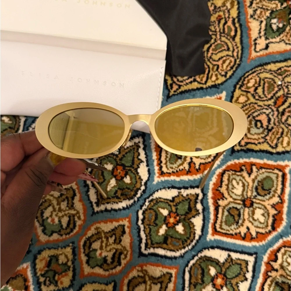 SOLD OUT EVERYWHERE - Elisa Johnson Lyric Leigh sunglasses in Gold Mirror - Picture 7 of 8
